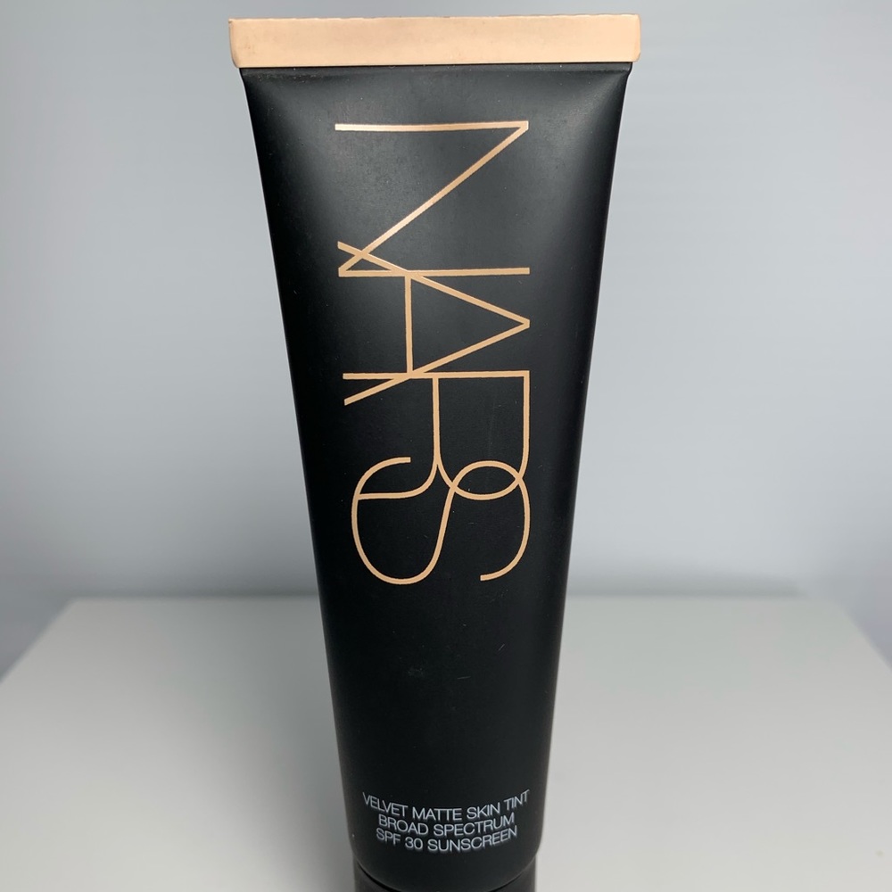 NARS Velvet Matte Skin Tint: Finland